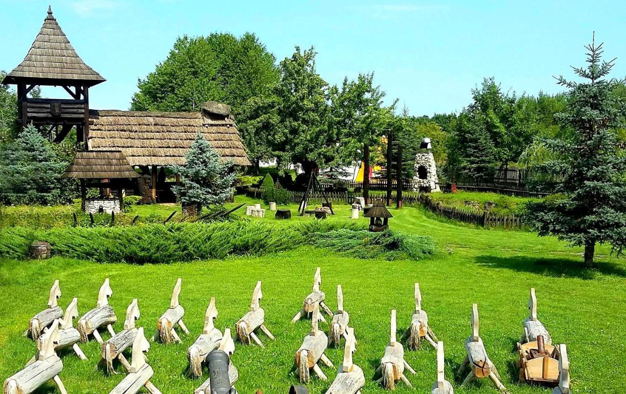 Grod Pedzikow Hotel Chęciny Kültér fotó